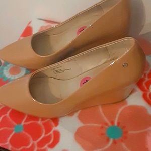 Jones NY nude size 11 wedges EUC